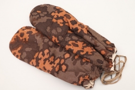 Waffen-SS reversible camo mittens - oak leaf