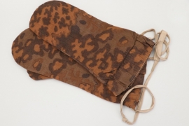 Waffen-SS reversible camo mittens - oak leaf