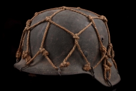 M42 German netted combat helmet, « hkp66 »