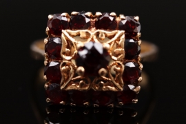 Large 70s garnet ring