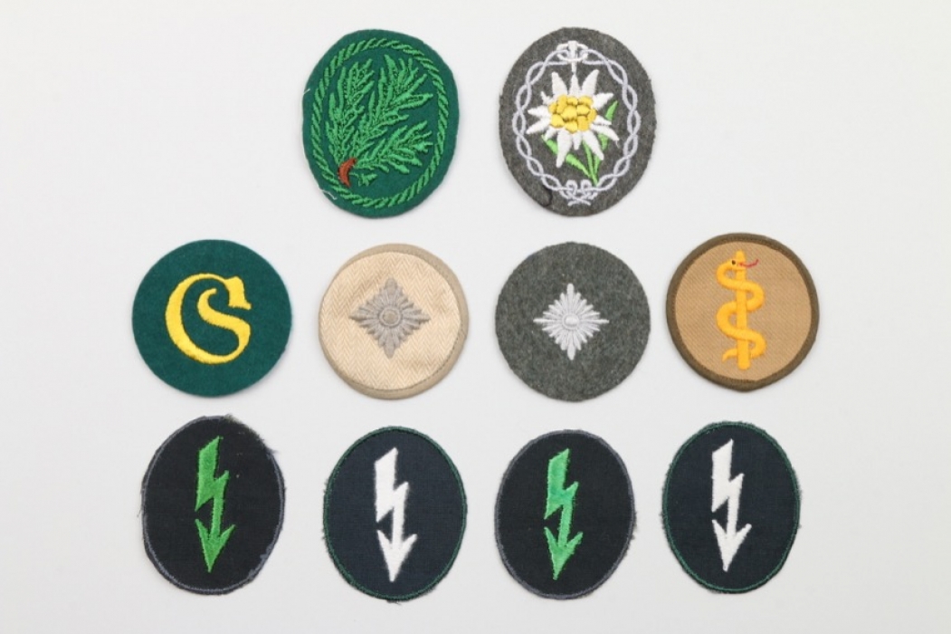 Heer insignia grouping