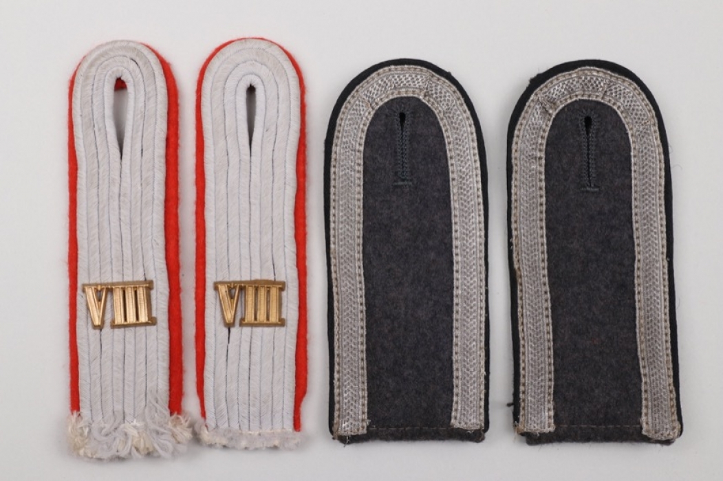 Heer lot of shoulder boards