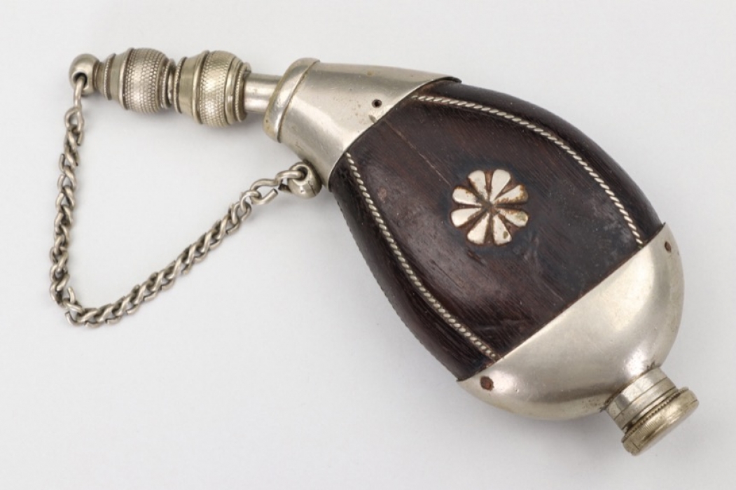 Oriental powder flask