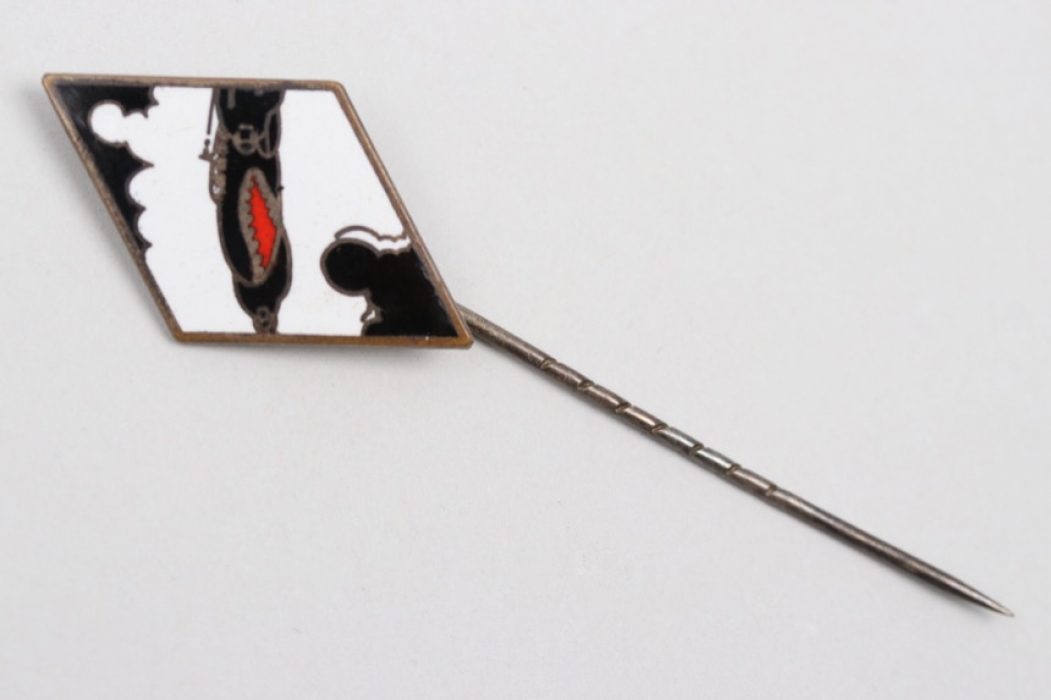 Petz, Georg - ZG76 enamelled lapel pin