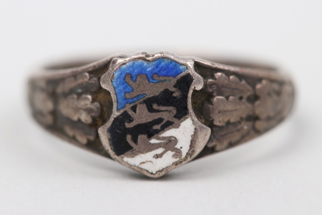 Enamel crest ring