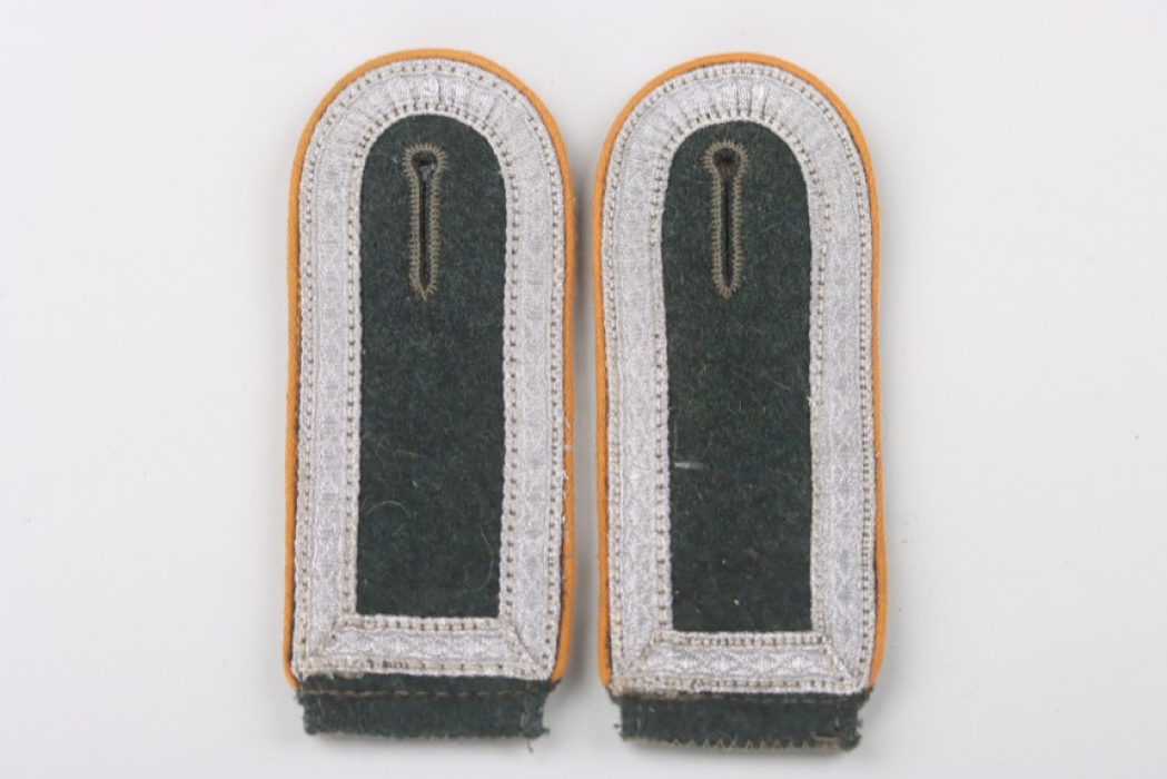 Heer Kavallerie shoulder boards for an Unterfeldwebel