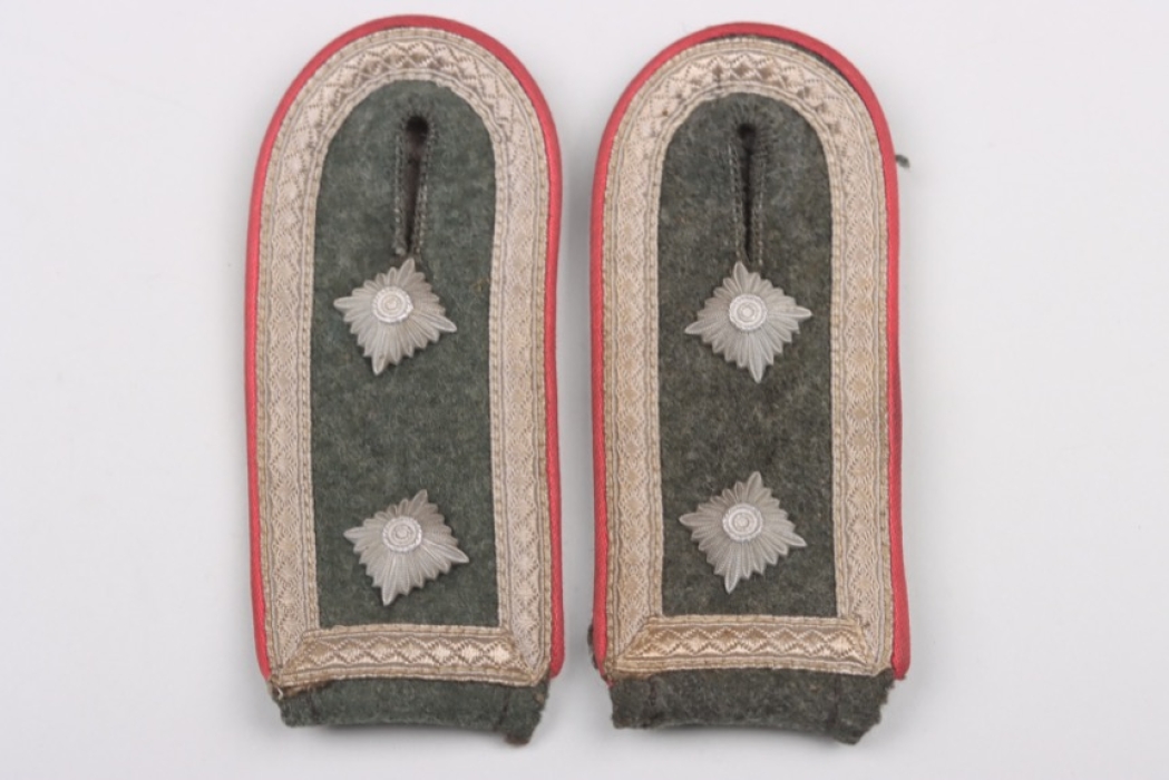 Heer Panzer field grey shoulder boards for an Oberfeldwebel