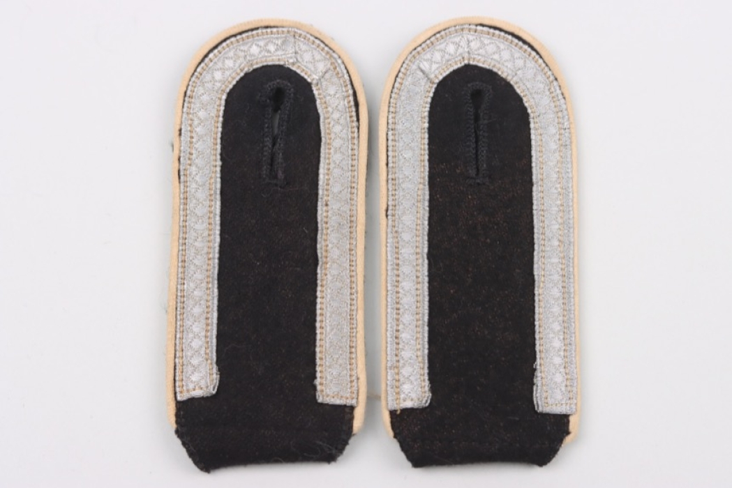 Waffen-SS Infanterie shoulder boards for an Unterscharführer