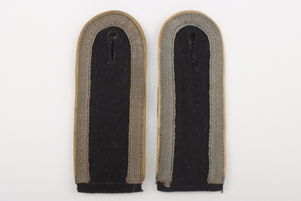 Waffen-SS Nachrichten shoulder boards for an Unterscharführer