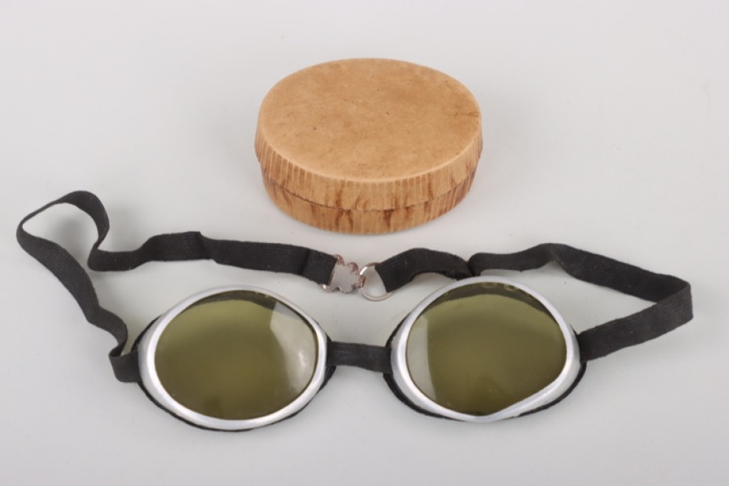 Wehrmacht snow goggles in case