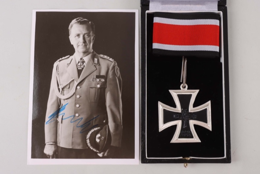 Kertz, Wolfram - Knight's Cross (1957) with case of issue & signed photo