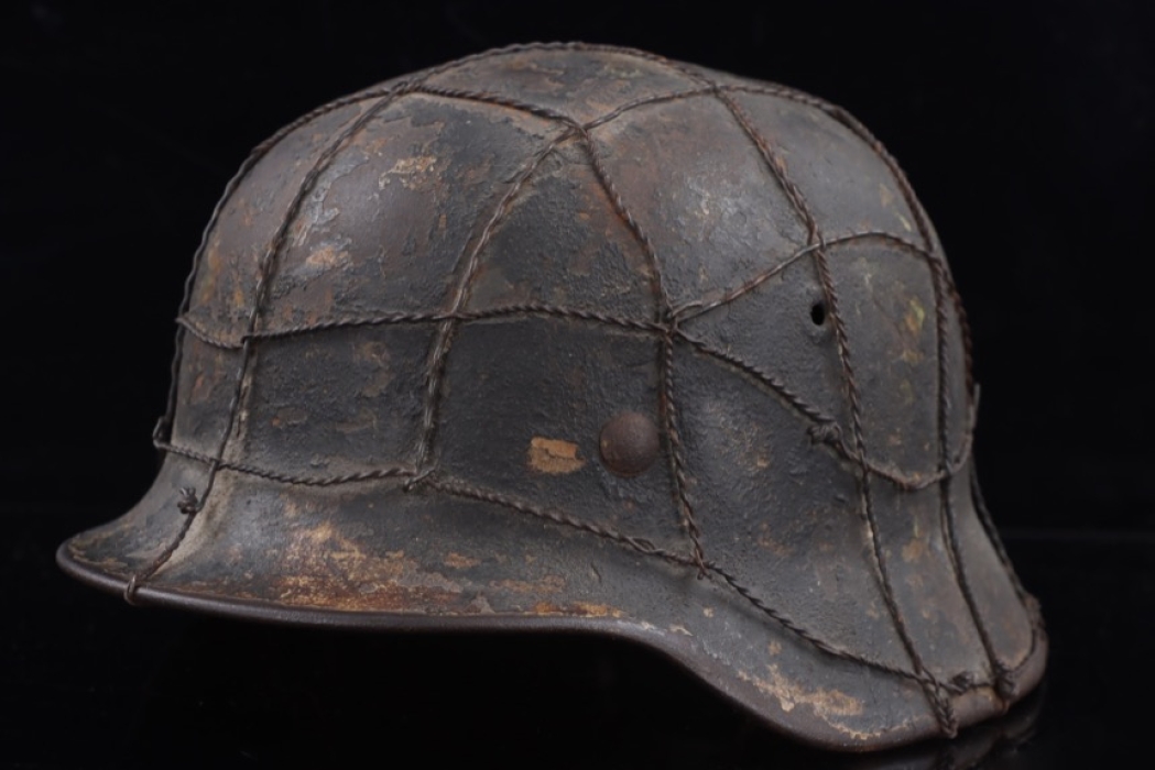 Heer M40 camo helmet with chicken wire - Q64