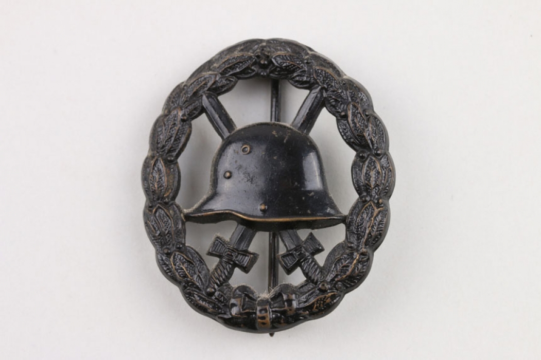 WW1 Wound Badge in black - cut-out