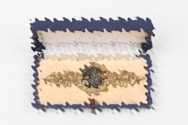 Fw. Sabatier - Squadron Clasp for Aufklärer in gold in case