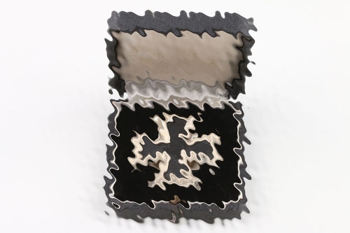 1939 Iron Cross 1st Class L/11 on screw-back in LDO case