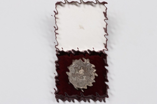 Wound Badge in silver in case