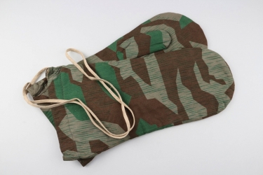 Unworn Wehrmacht camo mittens