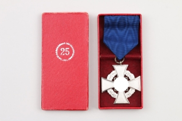 25 years Faithful Service Cross in case 