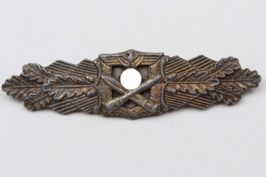 Close Combat Clasp in gold