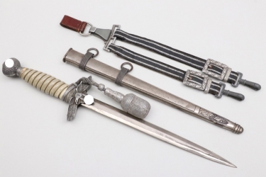 Luftwaffe officer's dagger with hangers and portepee