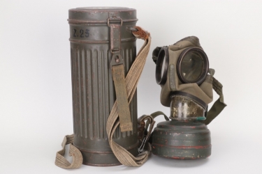 Wehrmacht gas mask with can