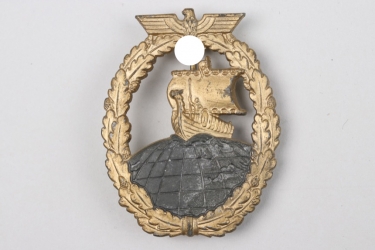 Auxiliary War Cruiser Badge