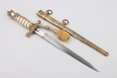 M38 Kriegsmarine officer's dagger with portepee