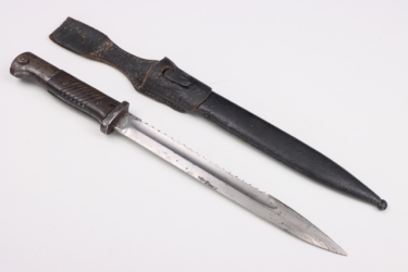 WWI/WWII bayonet 84/98 with sawback blade and frog - Maschinenfabrik AG