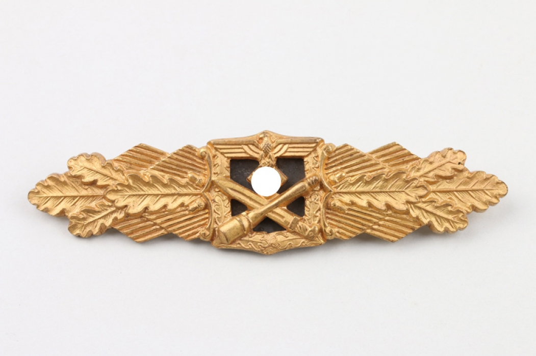 Close Combat Clasp in gold 