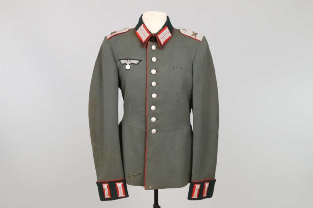 Heer Artillerie parade tunic for a Leutnant 