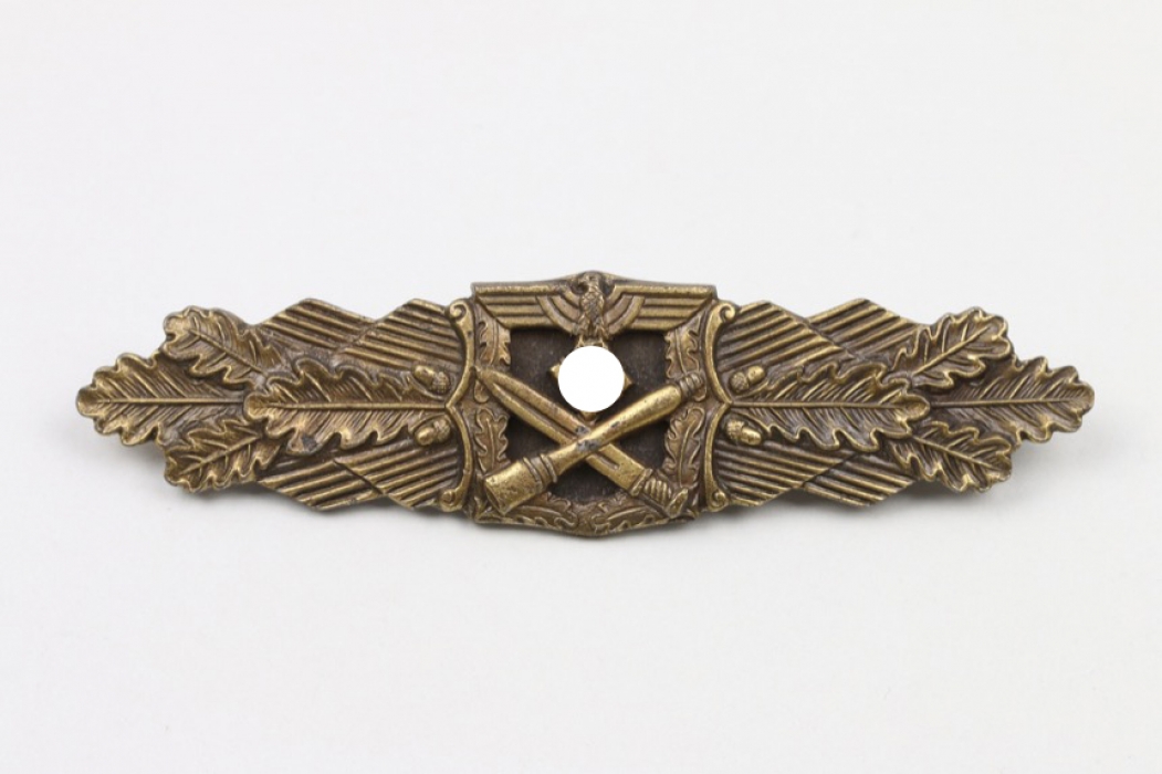 Close Combat Clasp in bronze