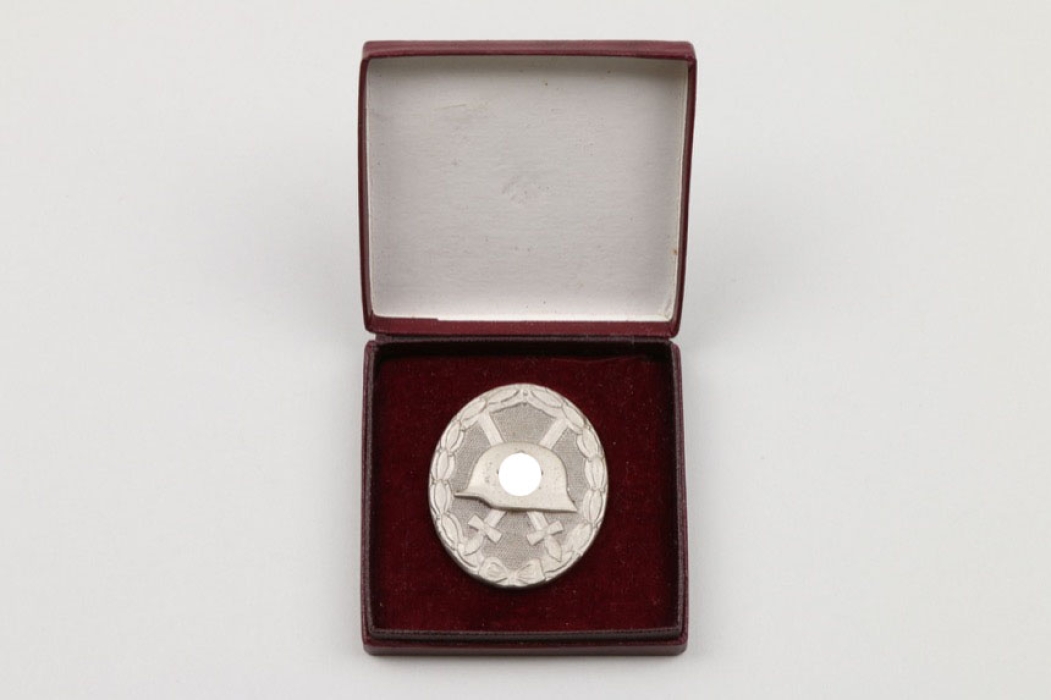 Wound Badge in silver in case