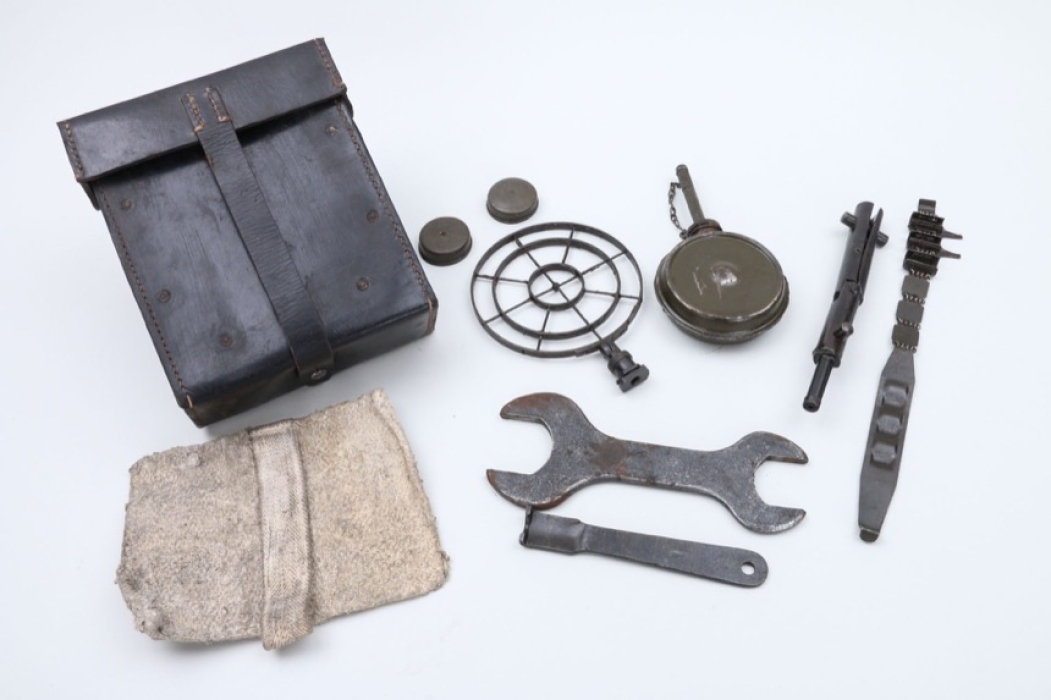 Wehrmacht MG tool bag with content