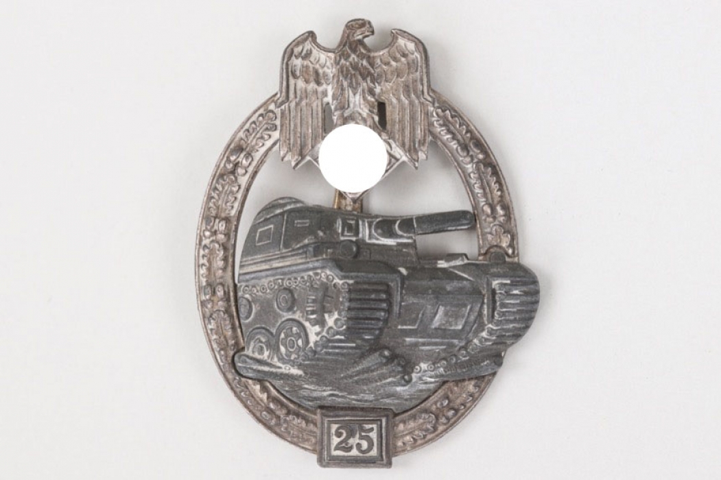 Tank Assault Badge "25" in silver - JFS