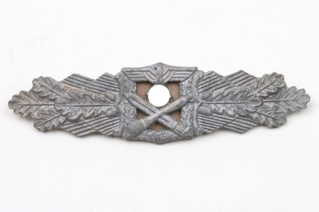 Close Combat Clasp in bronze