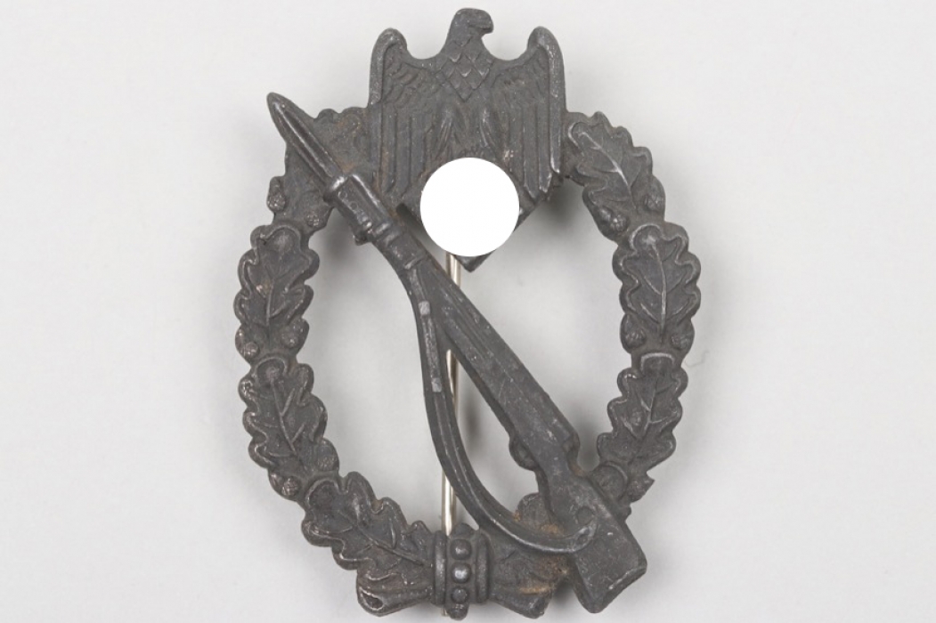 Infantry Assault Badge in silver - semi-hollow