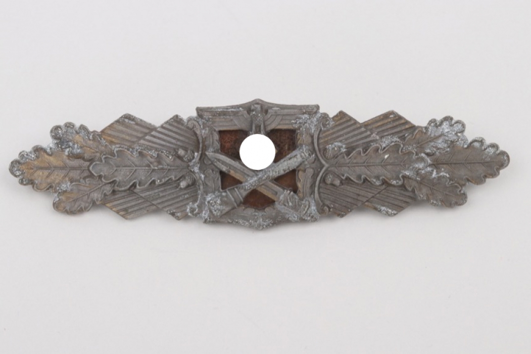 Close Combat Clasp in Bronze