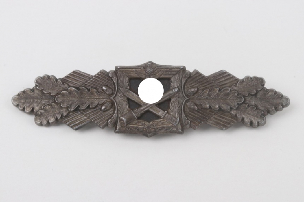 Close Combat Clasp in Bronze - F&B L