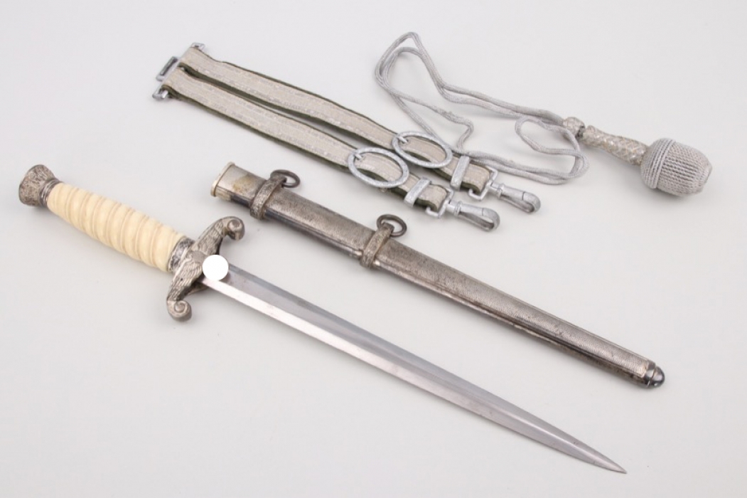 M35 Heer officer's dagger with ivory handle and hanger - Hörster