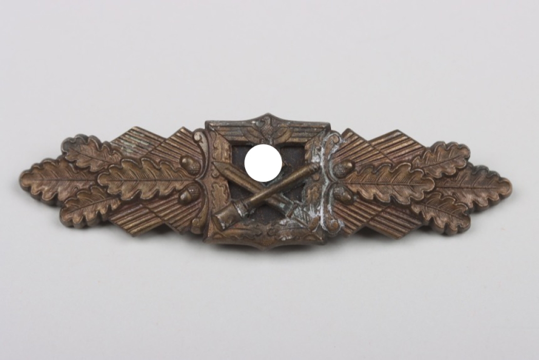 Close Combat Clasp in Bronze - F&B L