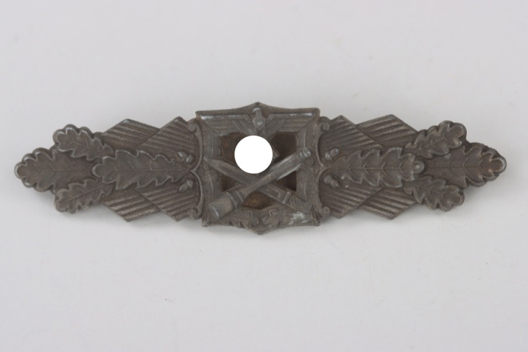 Close Combat Clasp in Bronze - FLL