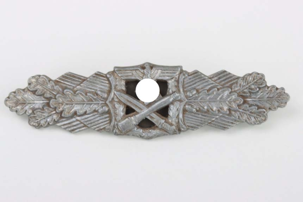 Close Combat Clasp in Bronze - R.S.