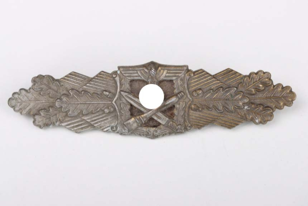 Close Combat Clasp in bronze