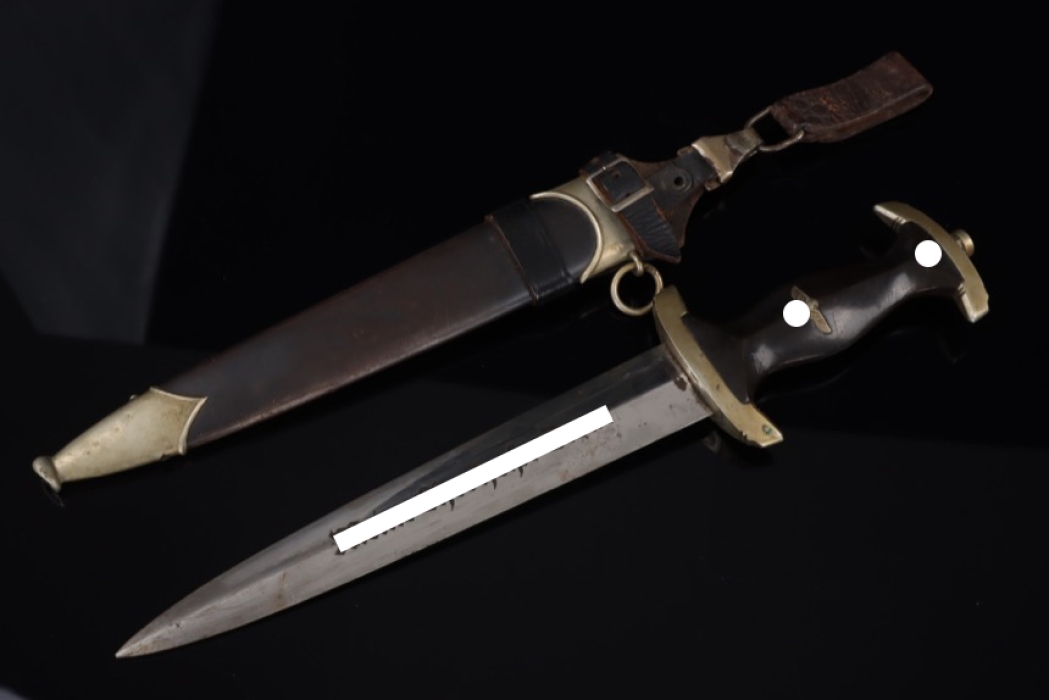 M33 SS Service Dagger "I" with vertical dagger hanger - Böker