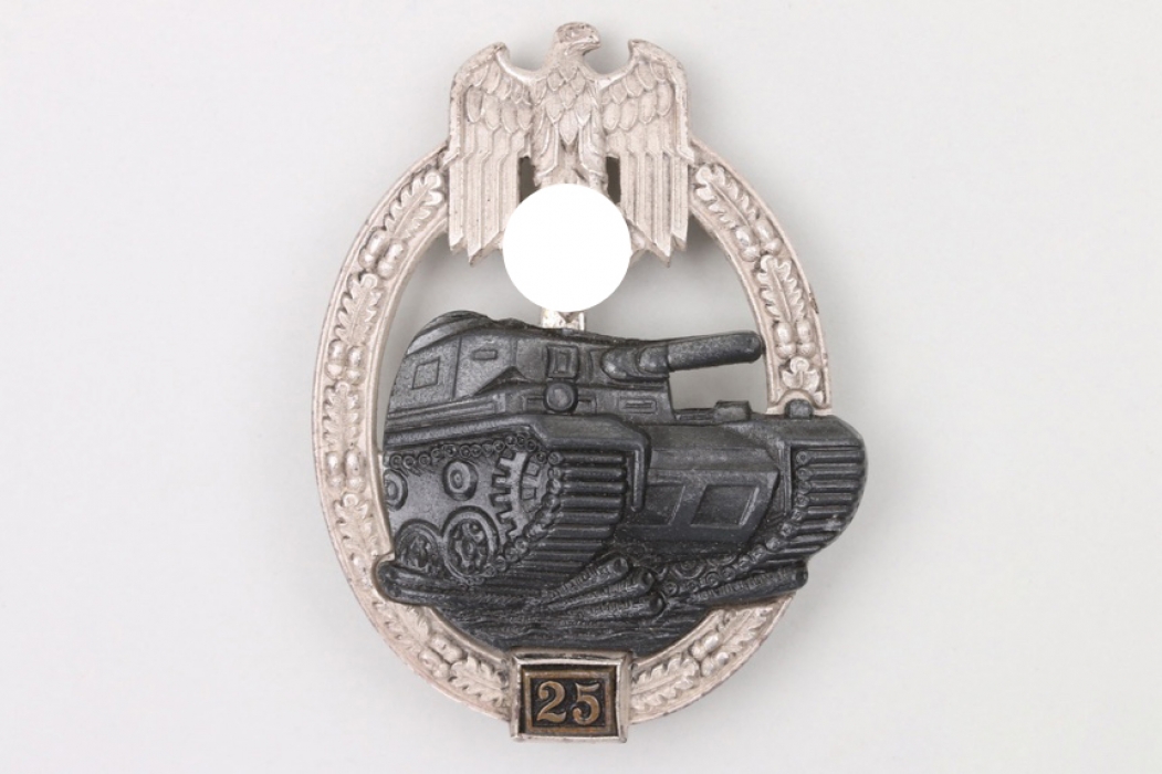 Tank Assault Badge "25" in silver - JFS